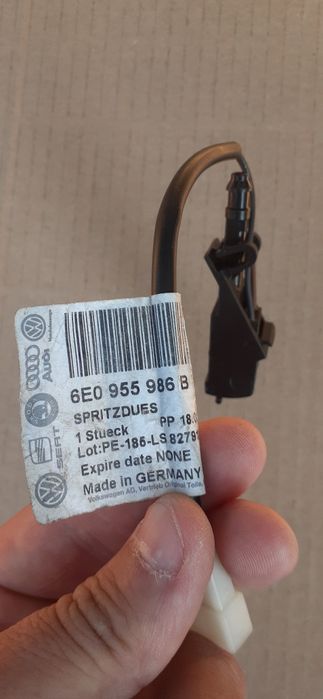 Форсунка склоомивача 6E0 955 986B VAG , з підігрівом