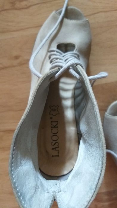 Buty wiązane Lasocki 37