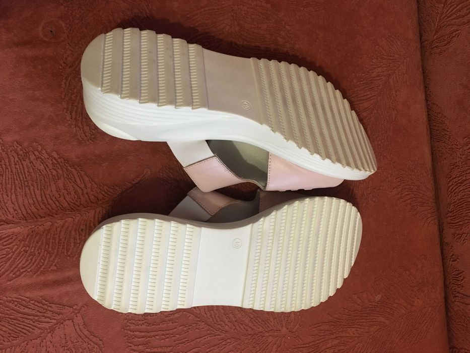 Шкіряні  шльопанці, босоніжки 40р