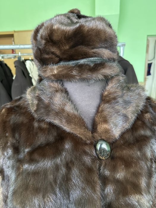 Продам шубу норковую с капюшоном и шапкой в комплекте