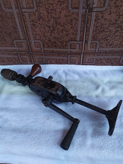 Ручна дрель (коловорот)