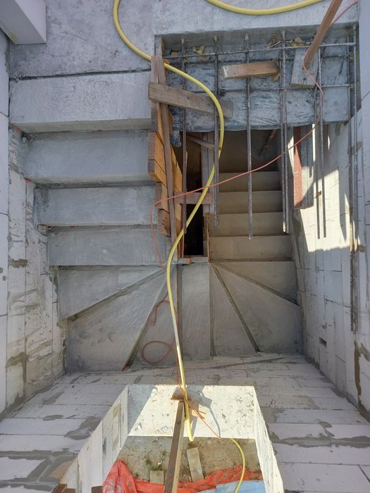 Сходи бетонні, монолітні.