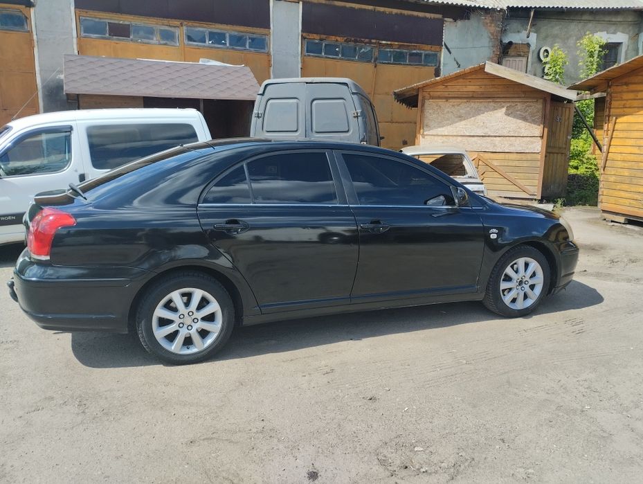 тойота авенсіс 2003