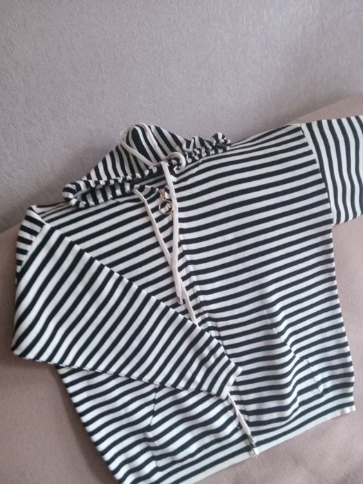 Продам женскую кофту