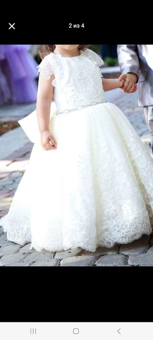 Дитяча сукня зі шлейфом