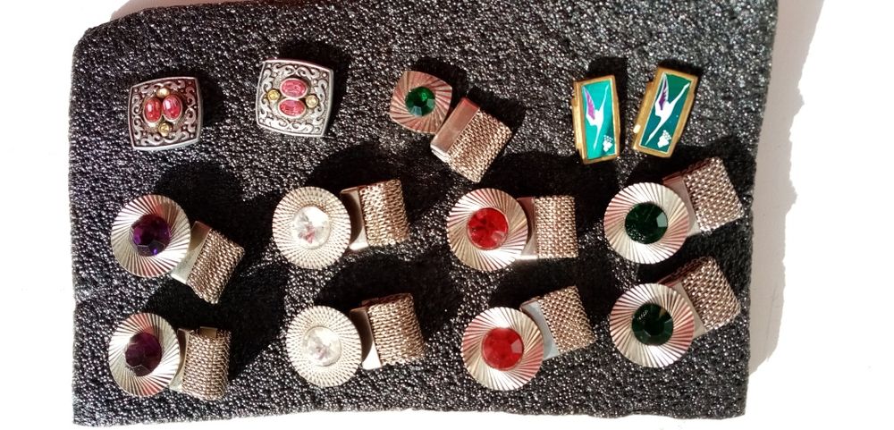 Запонки на любой вкус.