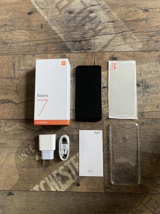 Smartfon Xiaomi Redmi 7 3 GB / 32 GB czarny