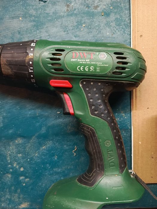 Акумуляторний шурупокрут DWT