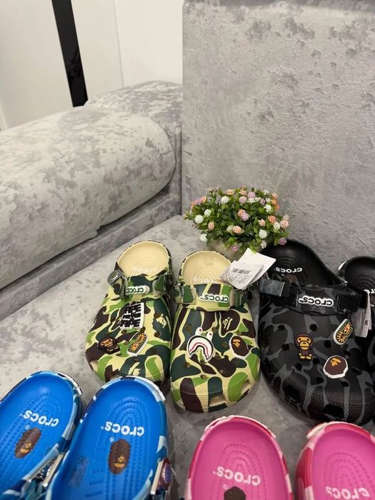 ‼️РОЗПРОДАЖ‼️ Тапки Bape x Crocs | Чорний, синій, зелений, рожевий | Розміри 37–45