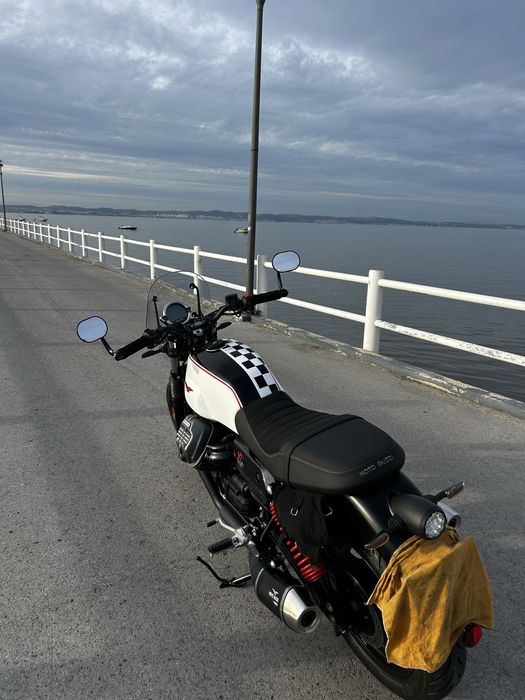 Moto Guzzy V7 Stone Ten 850 Nova