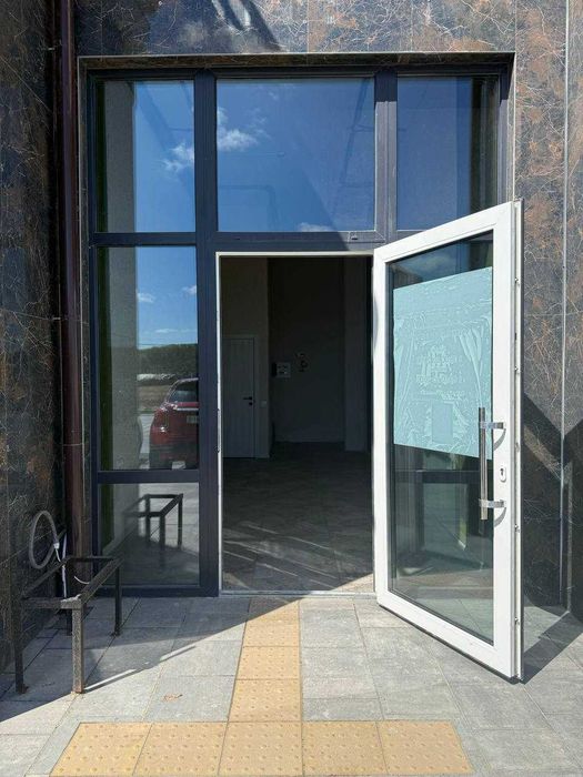 ОРЕНДА: Недорого! Компактний фасад 21.7 м² під бізнес. Запрошую на перегляд!