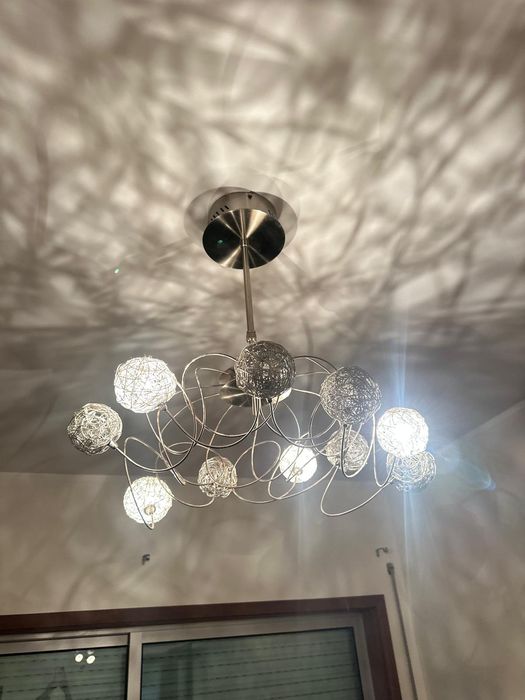 Três  candeeiros de teto