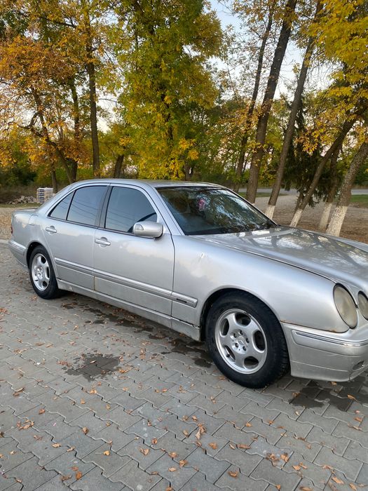 Автомобіль Mersedes-Benz