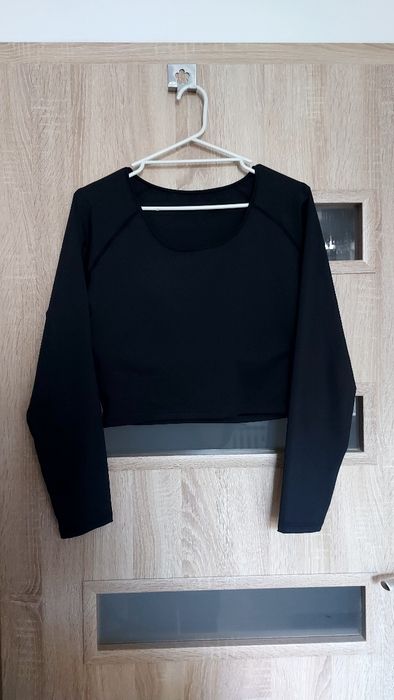 Czarny sportowy crop top Reserved rozmiar L