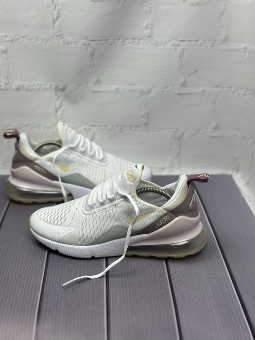Жіночі спортивні кросівки Nike Air 270 41p