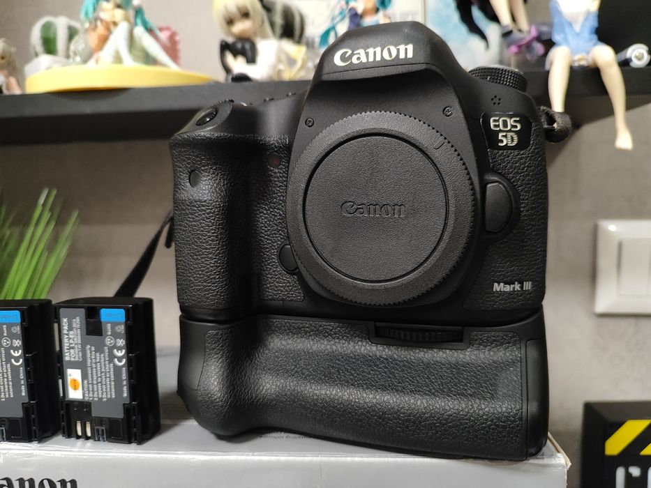 Canon 5D Mark III + оригінальний бустер BG-E11