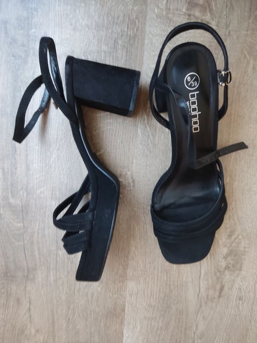 Босоніжки замшеві 39р. в гарному стані