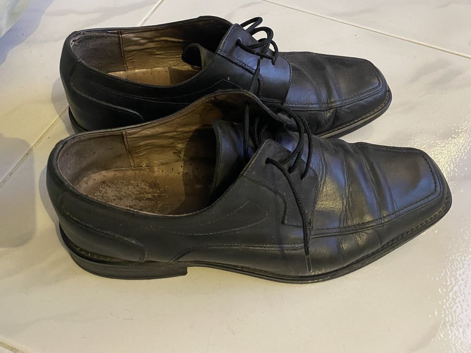 Vende-de sapatos pretos sociais de homem