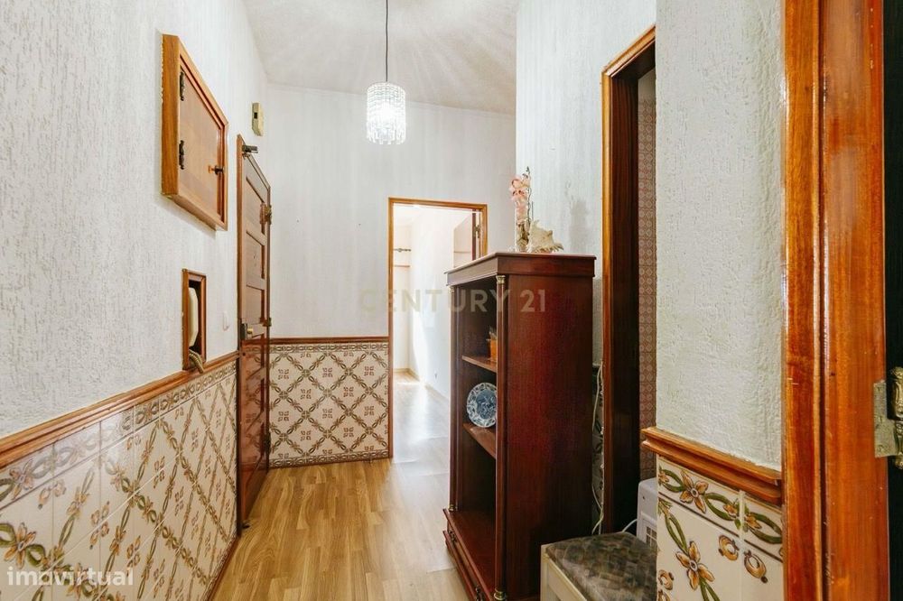 Apartamento T2 junto à estação da Amadora