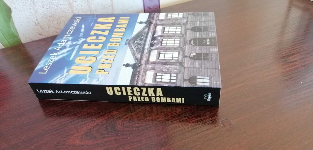 Leszek Adamczewski - "Ucieczka przed bombami" - NOWA