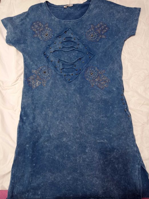 Letnia błyszcząca niebieska sukienka