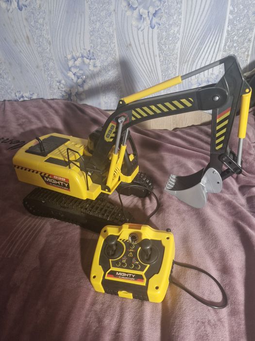 Іграшковий екскалатор на пульту.