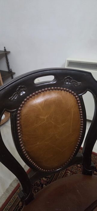 Conjunto de mesa em madeira mais 6 cadeiras Vintage