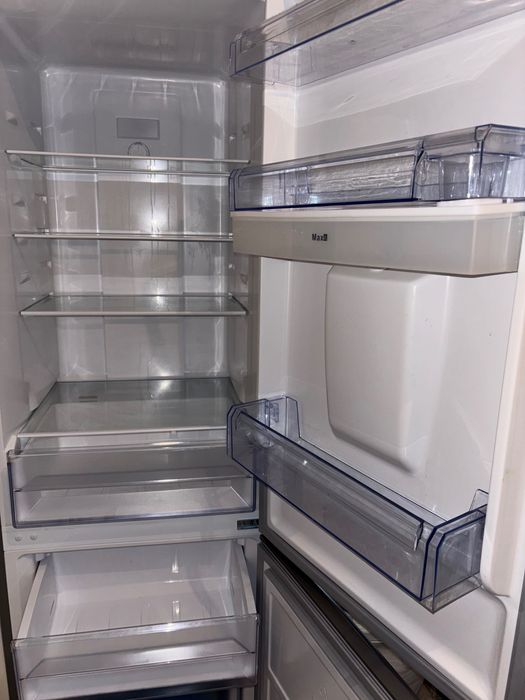 Frigorifico cinzento