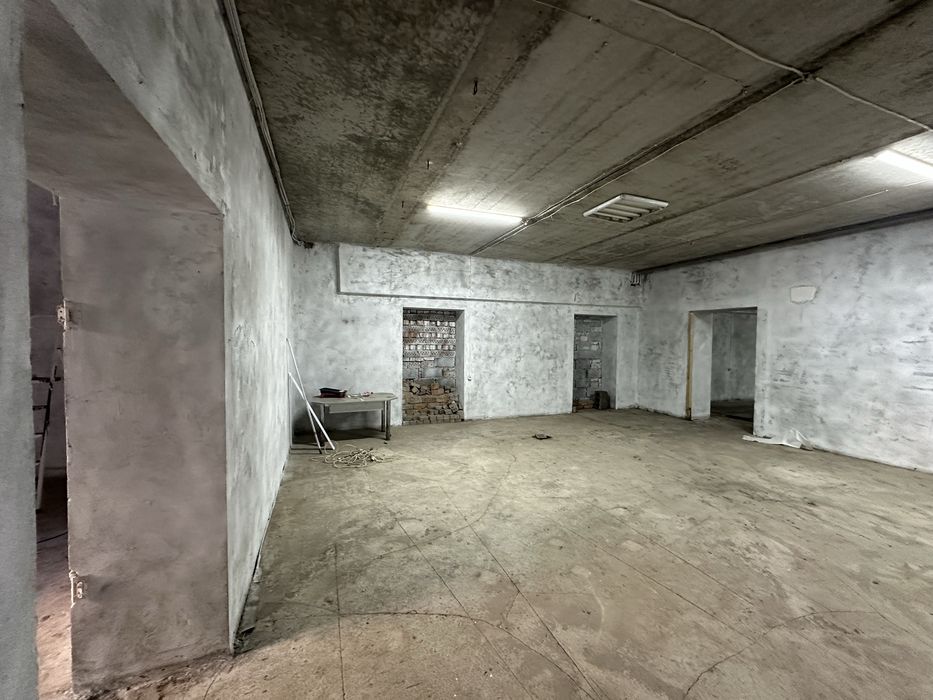 Продається цокольне приміщення по вул. Галицька 160м2