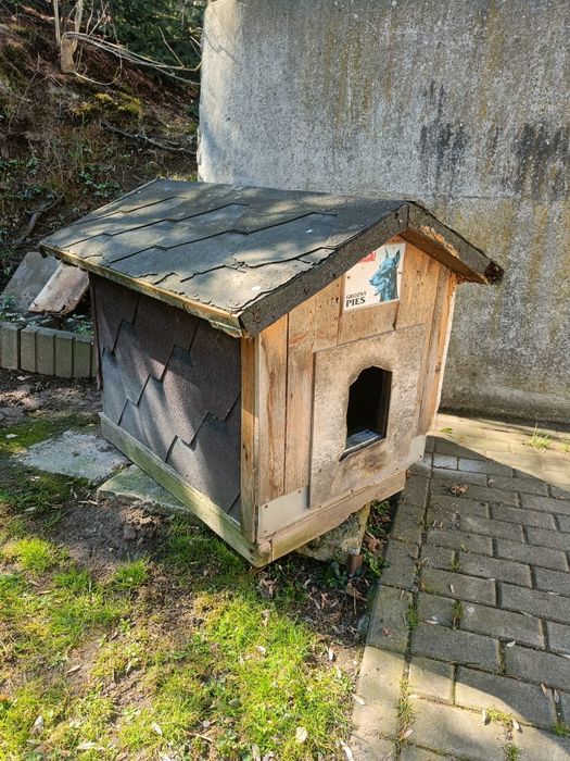 Buda dla psa ocieplana