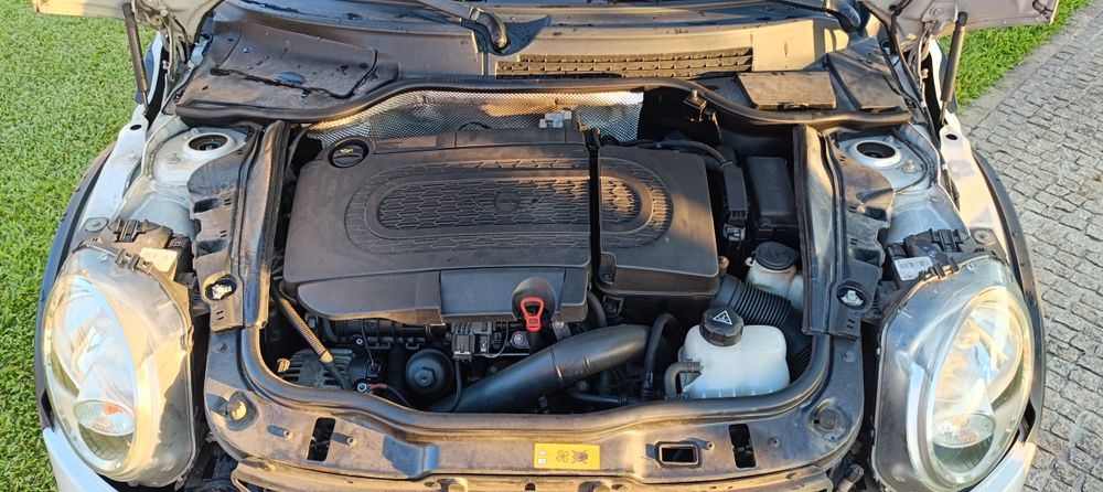 Carro icónico descapotável desportivo