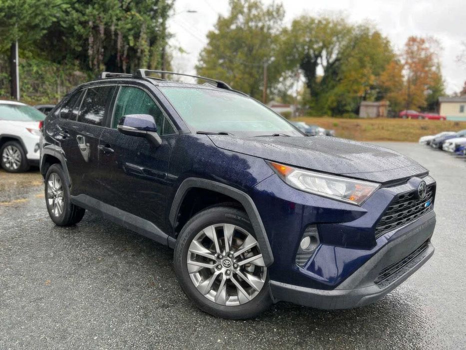 Toyota RAV4 XLE Premium      2020