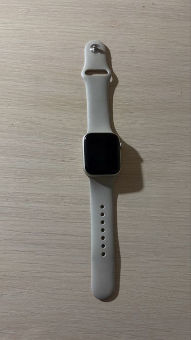 Продам Apple Watch SE