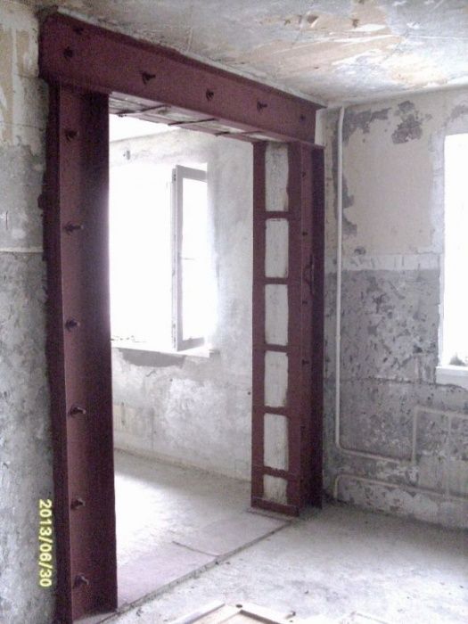 Демонтаж кирпича і бетона .