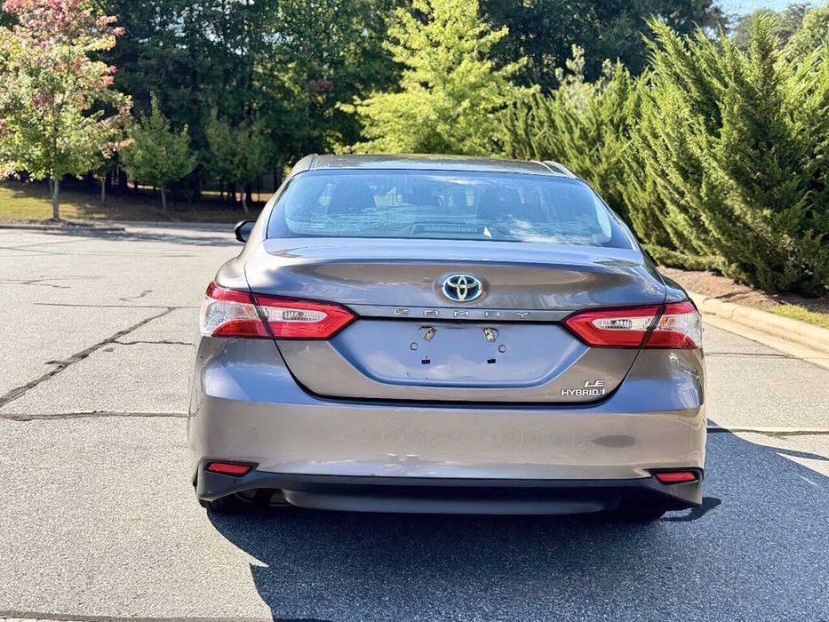 Toyota Camry Hybrid      2019