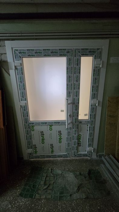 продам  металопластиковые двери