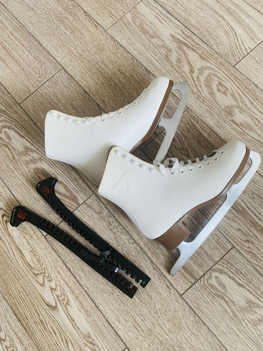 Ковзани жіночі 39 р. 26 см устілка