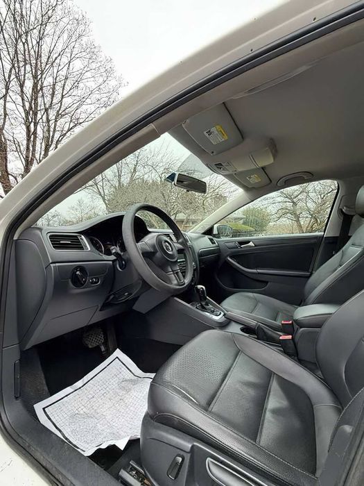 Volkswagen Jetta      2014