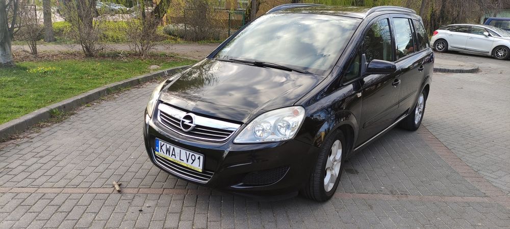 Opel Zafira B rok produkcji 2009