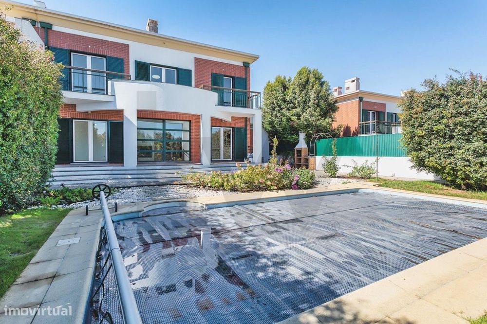 Moradia T4+2 com Jardim e Piscina para Arrendamento, junto ao Oeiras G