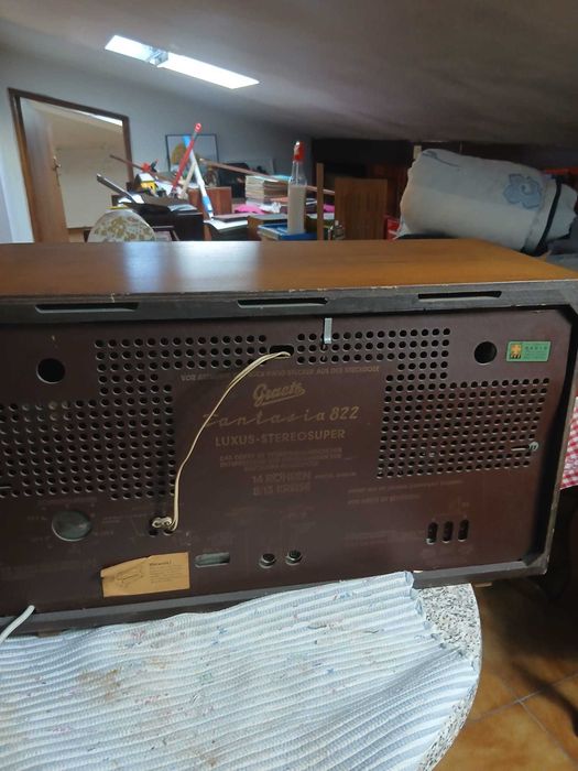 Rádio Antigo a Válvulas Graetz (Vintage - Anos 50/60) – Caixa em Madeira