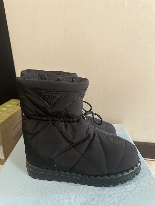 Уггі Prada.