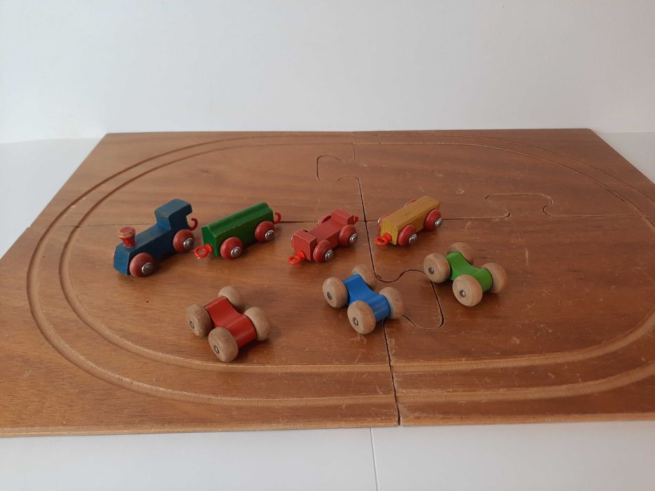 Brinquedo antigo/ Pista de comboios em madeira