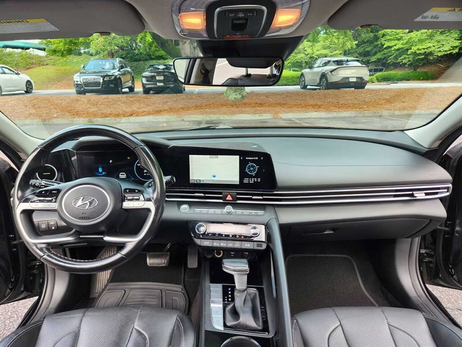 Hyundai Elantra Limited      2023