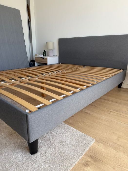 Cama de Casal com Estrado e Colchão Incluídos - 160x200cm