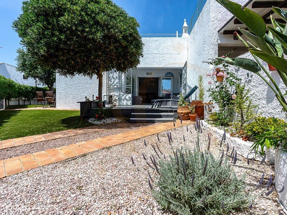 Moradia T2 com jardim e terraço em Cabanas de Tavira