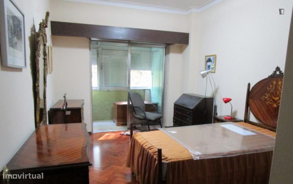 Quarto - localizado em Benfica Lisbon