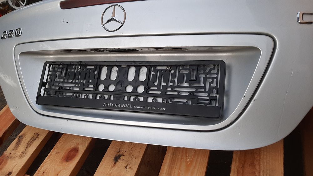 Lak. 744 Mercedes C w203 sedan kompletną klapa