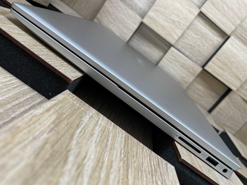 №5586 Ноутбук Dell Inspiron 16 5625 FHD IPS Touch/ AMD Ryzen 7 5825U/SSD256/RAM8Gb