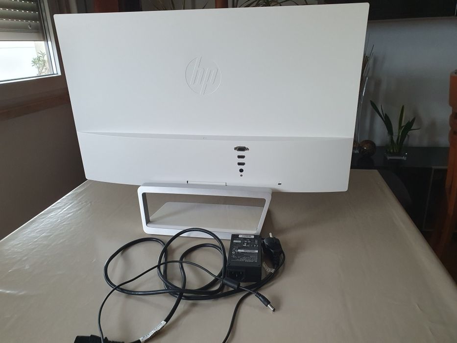 Monitor HP Pavilion 27xw (27'' - Full HD - IPS)